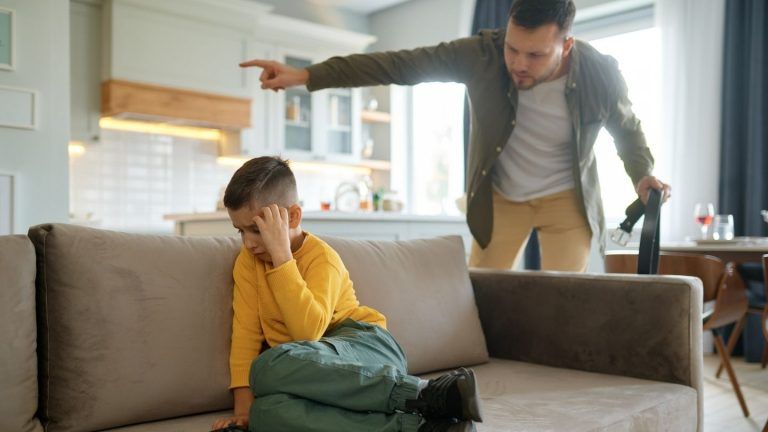 Cómo quitar la custodia compartida a un padre