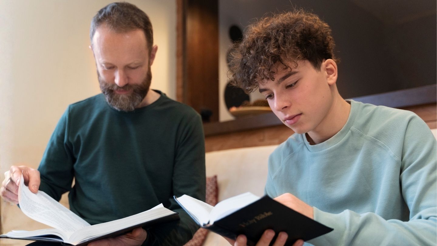 ¿Puede un padre o una madre imponer una religión a sus hijos en España?